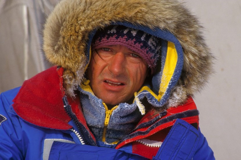 Médecin, alpiniste, équipier d'Éric Tabarly sur le Pen Duick VI, Jean-Louis Etienne est le premier, en 1986, à atteindre le pôle Nord en solitaire. En Arctique comme en Antarctique, à pied, en chien de traineau ou en ballon, la problématique de l'énergie a toujours été au coeur de sa réflexion. © Francis Latreille (Click to view larger version...)